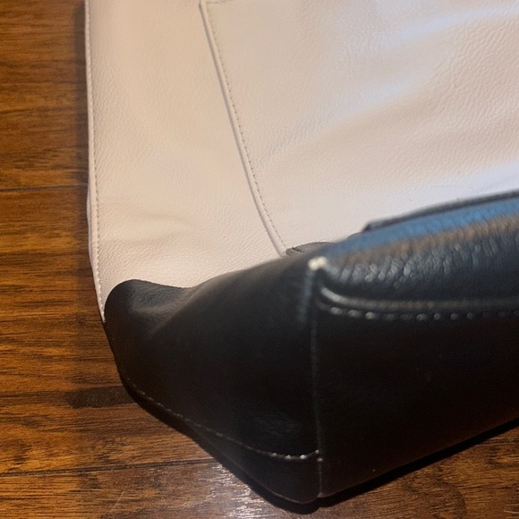 Kate Spade New York
Leather Tote - Picture 8 of 12